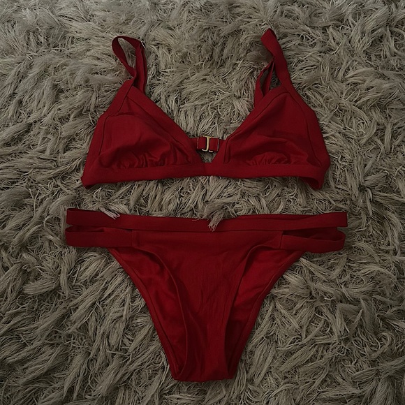 Red bikini - Picture 2 of 2